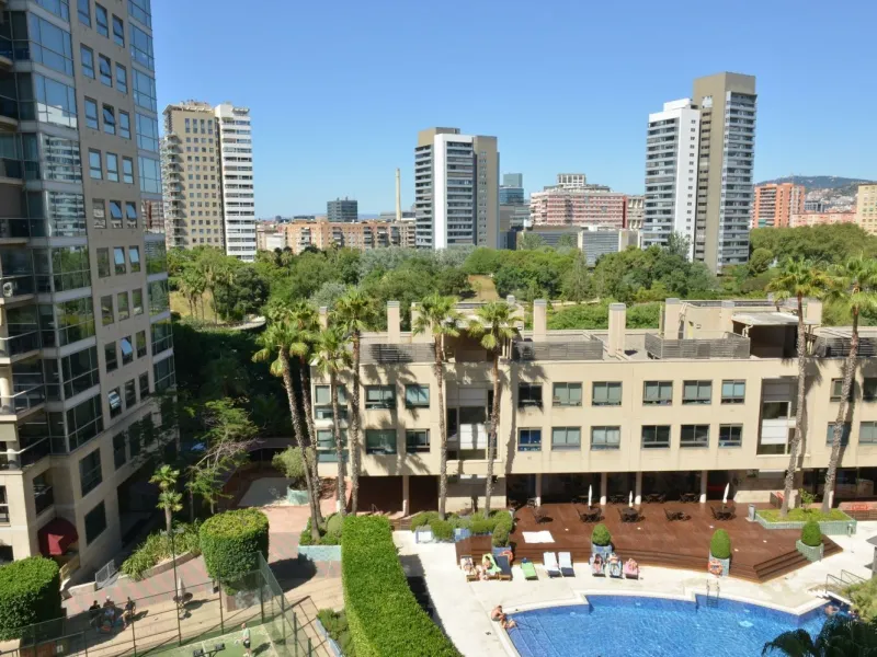 Spacious Apartment with Pool, Padel Courts and Garage in Diagonal Mar, Barcelona
