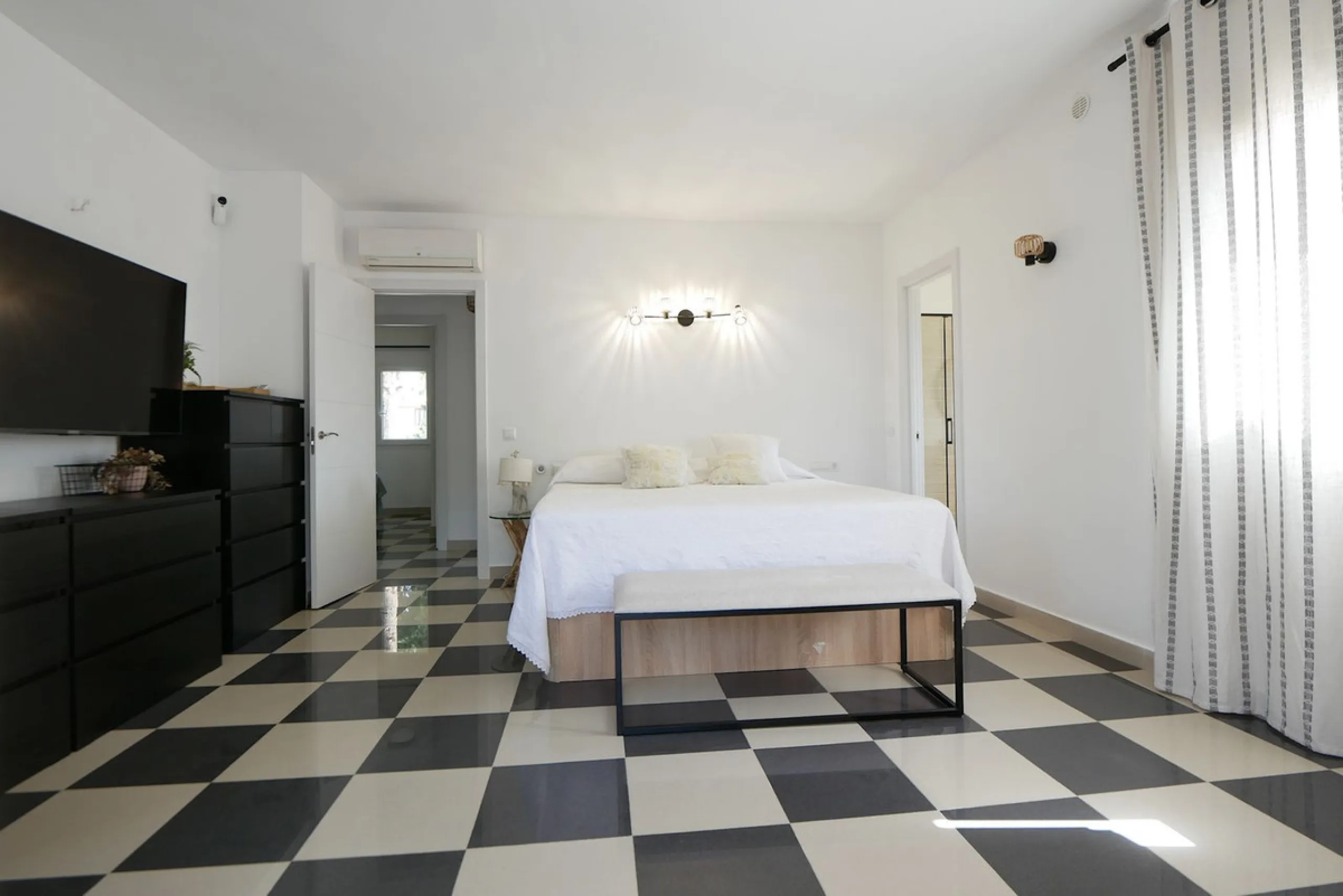Charming Villa for Sale – Artola, Cabopino (Marbella)
