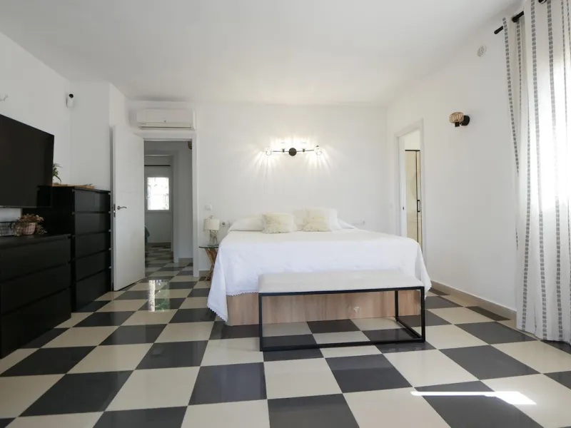 Charming Villa for Sale – Artola, Cabopino (Marbella)