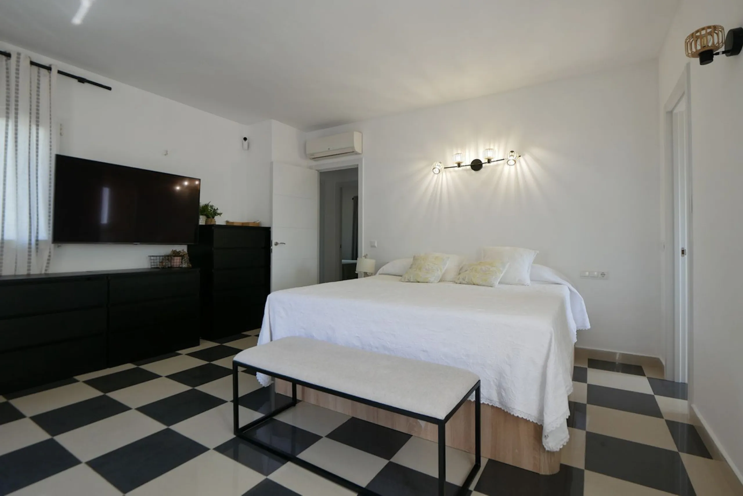 Charming Villa for Sale – Artola, Cabopino (Marbella)