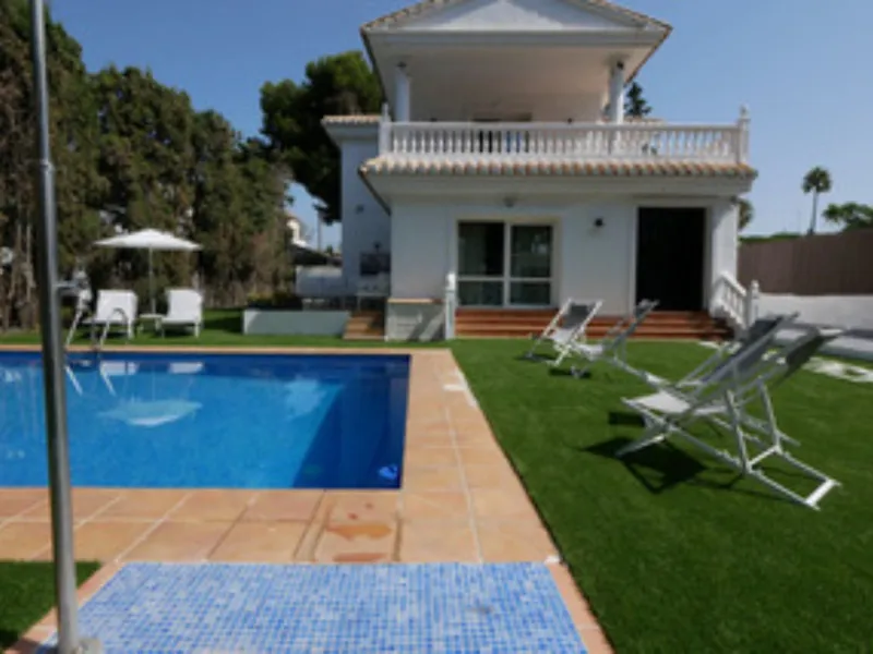 Charming Villa for Sale – Artola, Cabopino (Marbella)