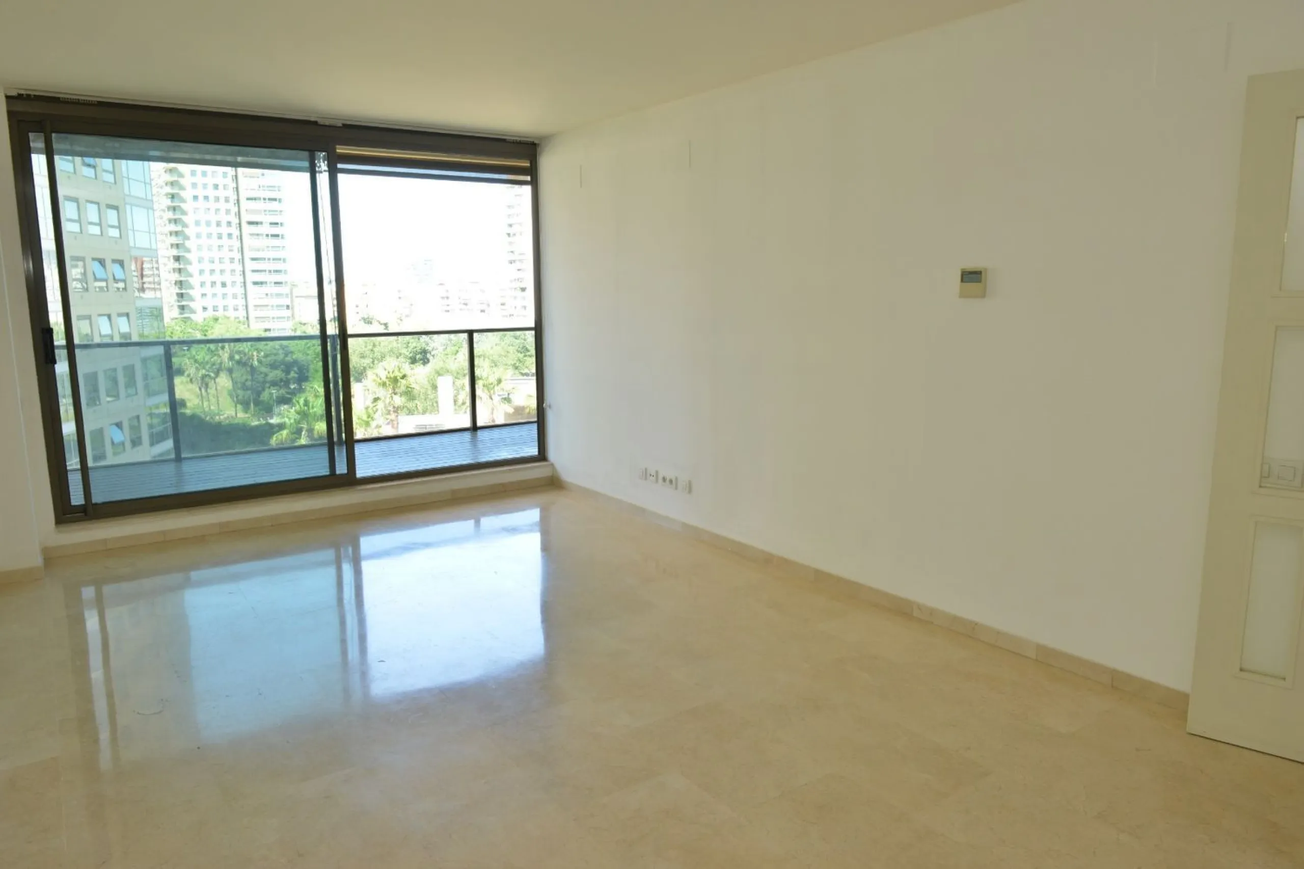 Spacious Apartment with Pool, Padel Courts and Garage in Diagonal Mar, Barcelona
