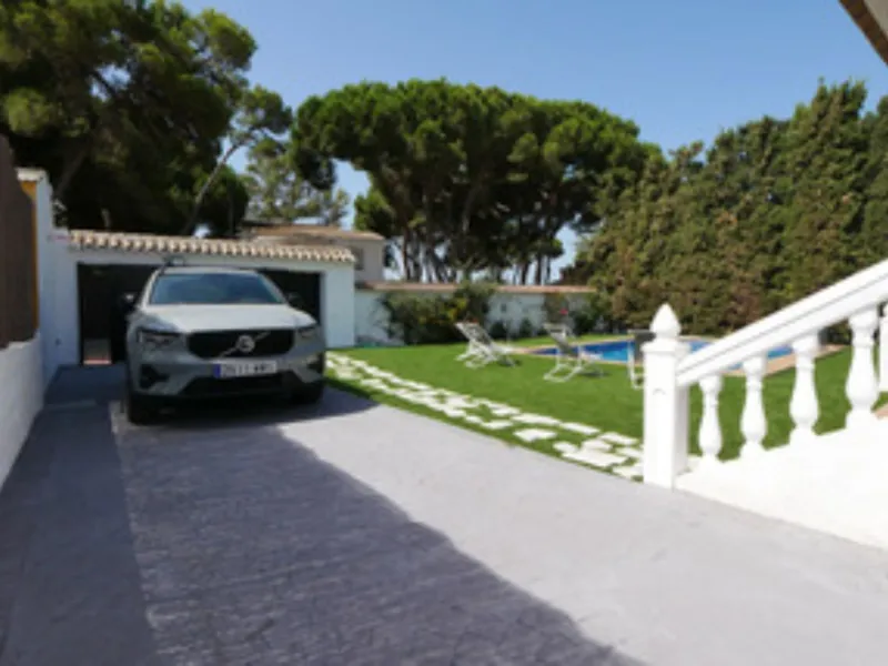 Charming Villa for Sale – Artola, Cabopino (Marbella)