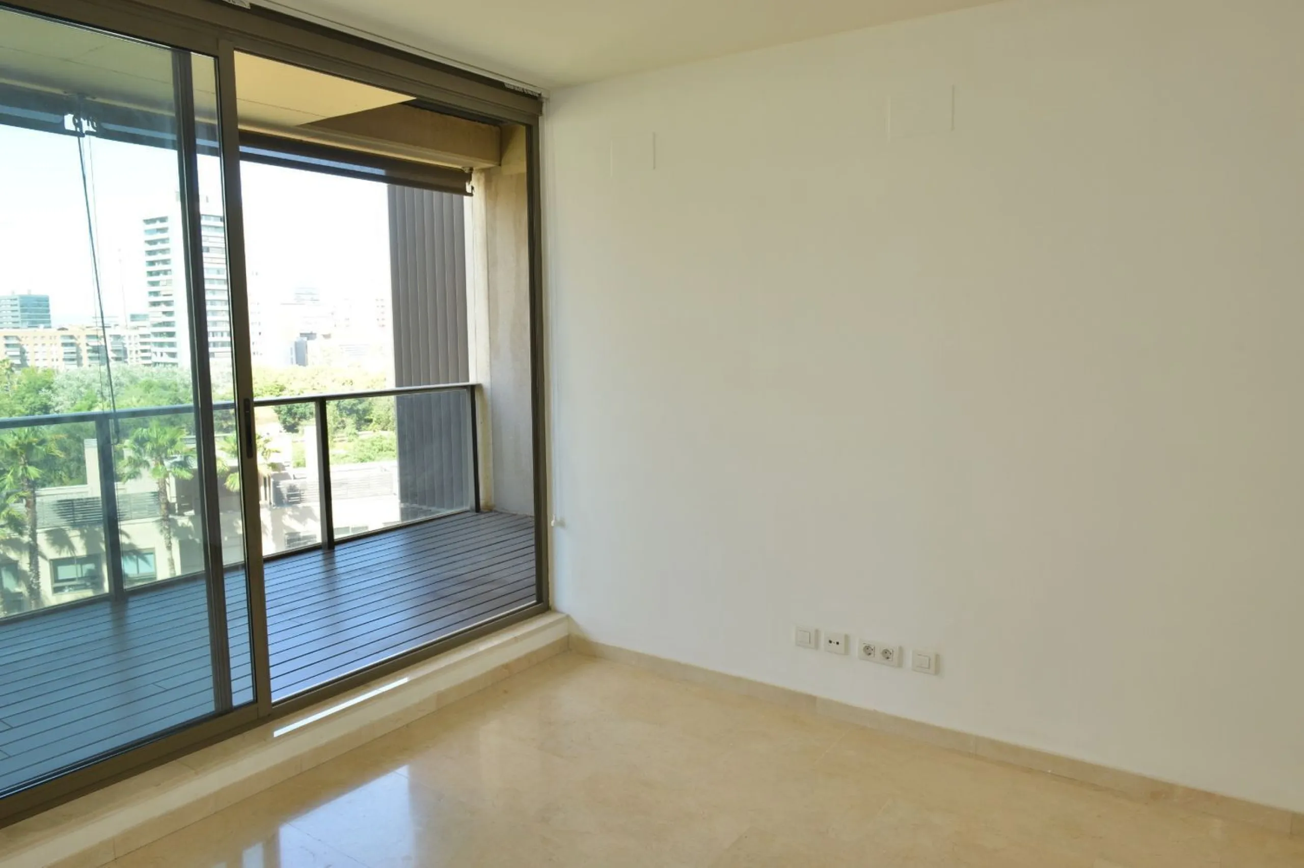 Spacious Apartment with Pool, Padel Courts and Garage in Diagonal Mar, Barcelona