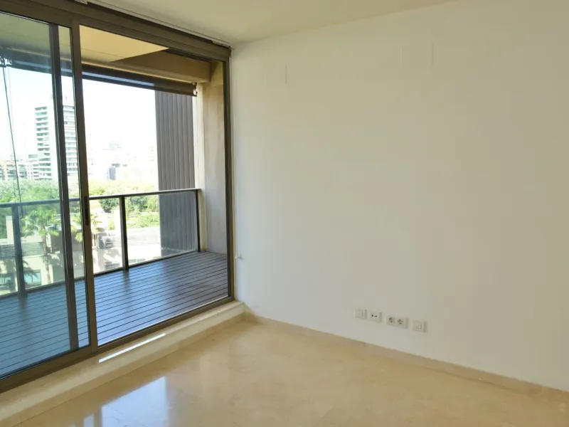 Spacious Apartment with Pool, Padel Courts and Garage in Diagonal Mar, Barcelona