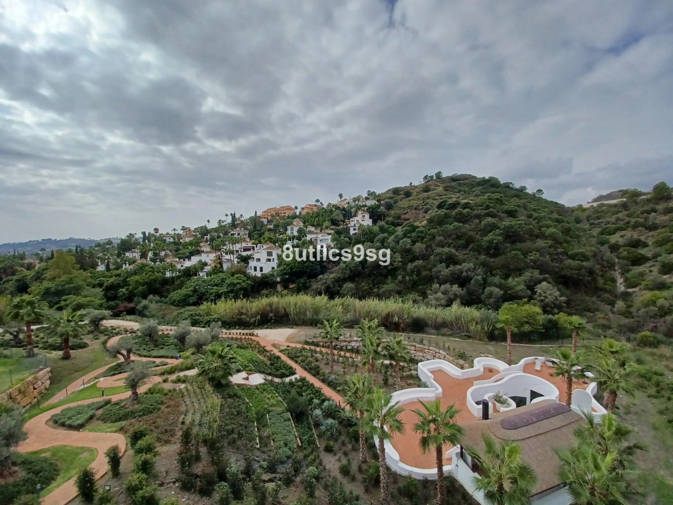 Apartment - Middle Floor Apartment в продаже в Marbella, Málaga. В доме 2 спален и 3 ванных комнат. Площадь дома 122 м²