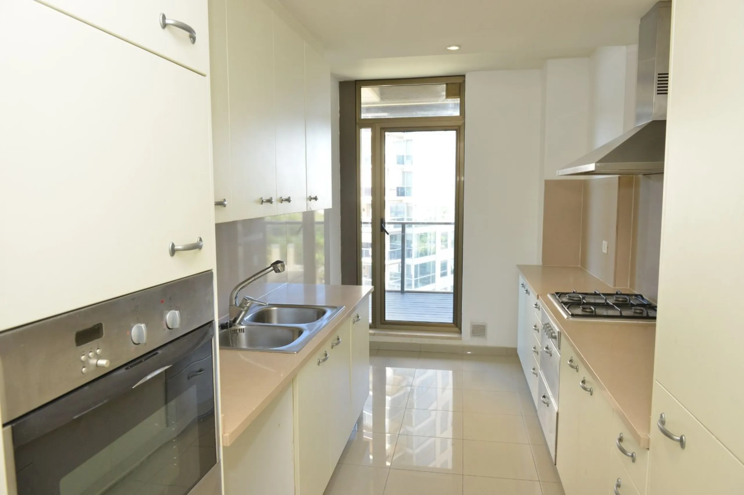 Spacious Apartment with Pool, Padel Courts and Garage in Diagonal Mar, Barcelona