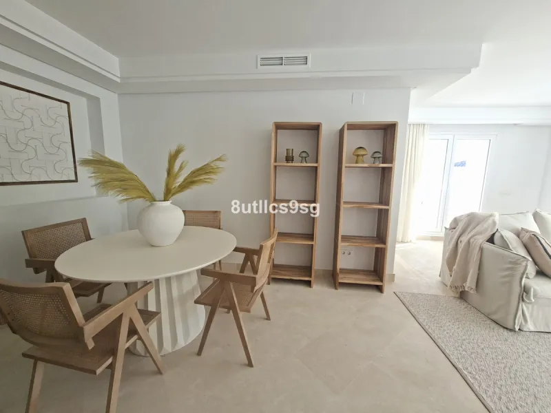 Apartment - Middle Floor Apartment в продаже в Marbella, Málaga. В доме 2 спален и 3 ванных комнат. Площадь дома 122 м²