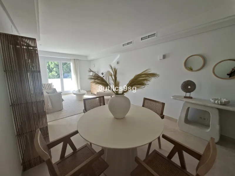 Apartment - Middle Floor Apartment в продаже в Marbella, Málaga. В доме 2 спален и 3 ванных комнат. Площадь дома 122 м²