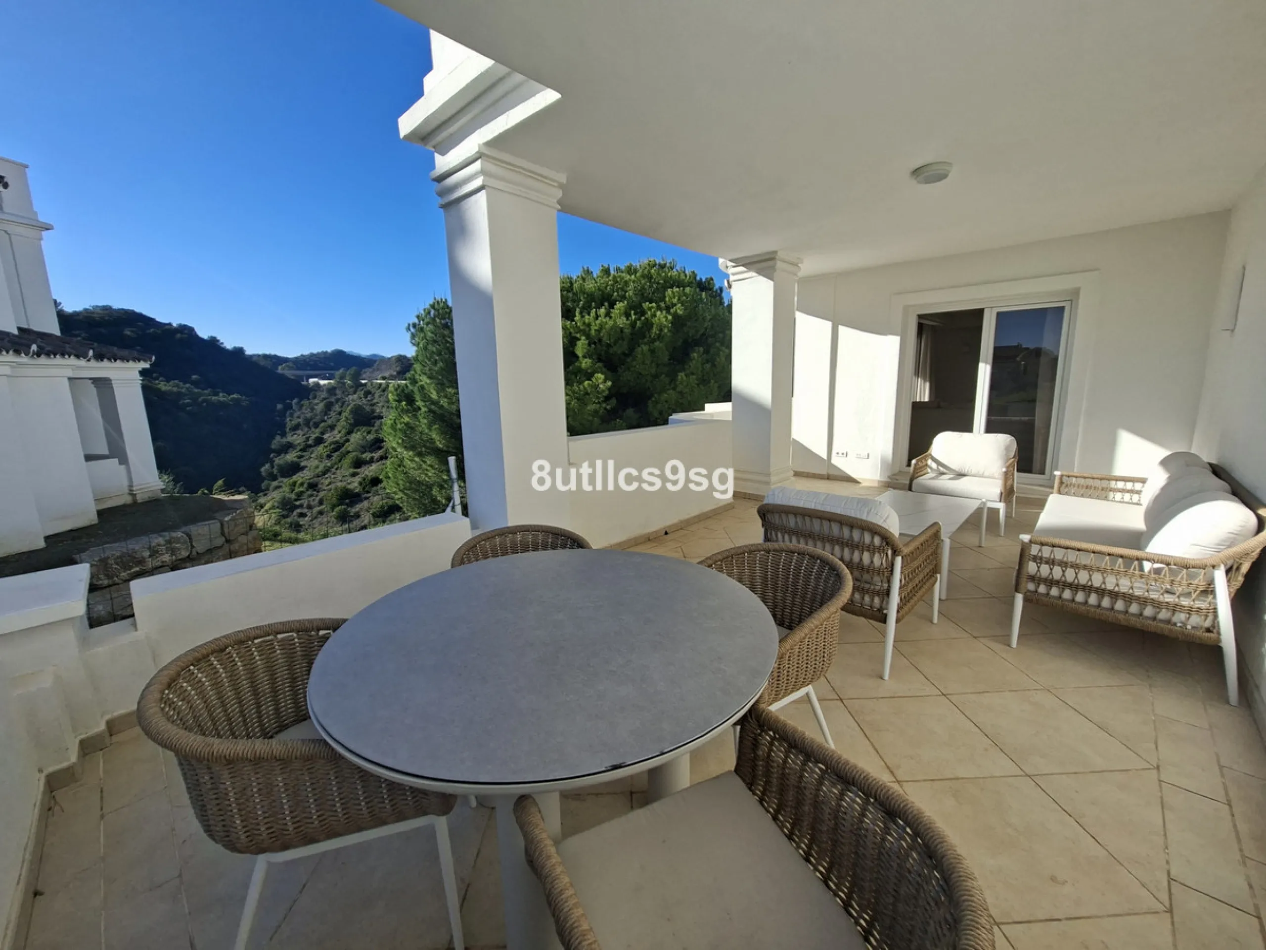 Apartment - Middle Floor Apartment в продаже в Marbella, Málaga. В доме 2 спален и 3 ванных комнат. Площадь дома 122 м²