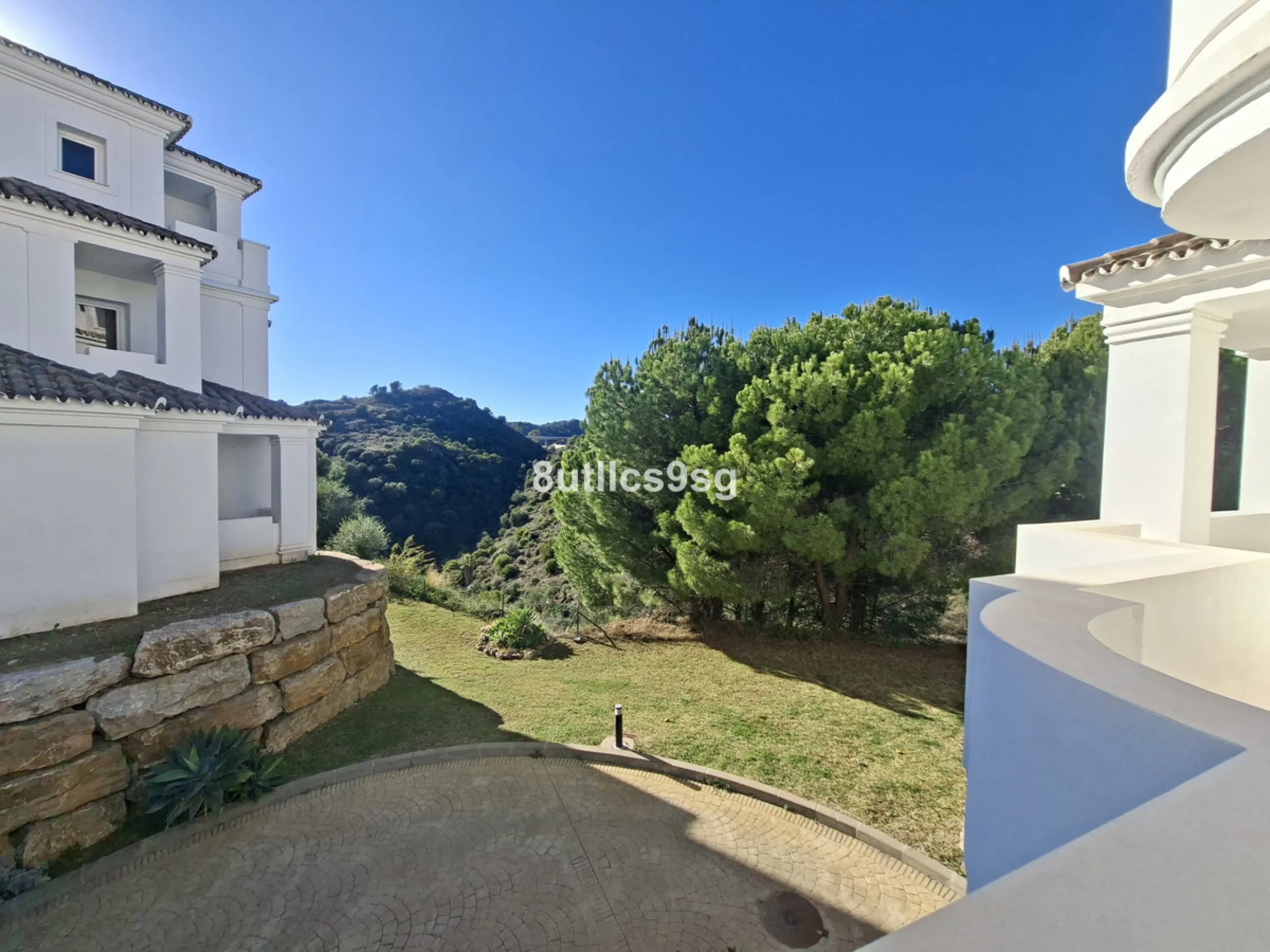 Apartment - Middle Floor Apartment в продаже в Marbella, Málaga. В доме 2 спален и 3 ванных комнат. Площадь дома 122 м²