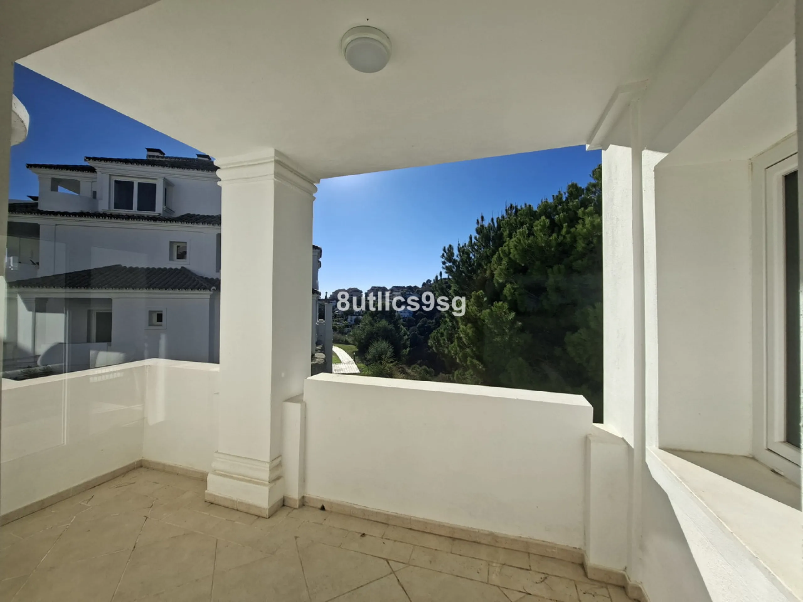 Apartment - Middle Floor Apartment в продаже в Marbella, Málaga. В доме 2 спален и 3 ванных комнат. Площадь дома 122 м²