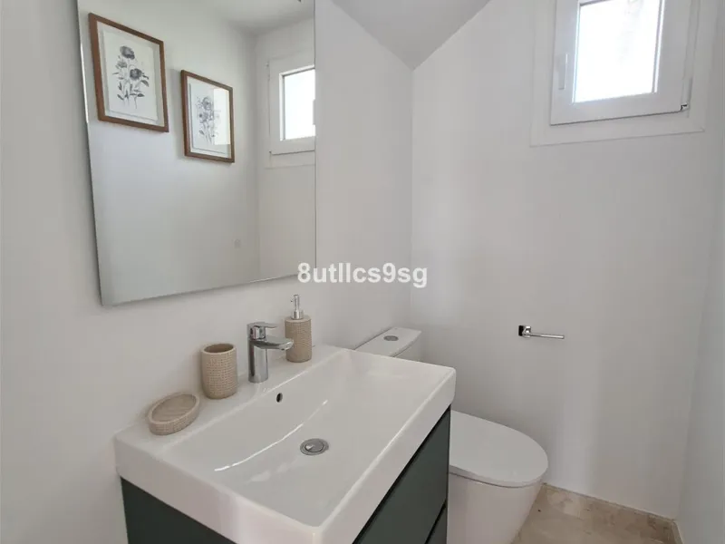 Apartment - Middle Floor Apartment в продаже в Marbella, Málaga. В доме 2 спален и 3 ванных комнат. Площадь дома 122 м²