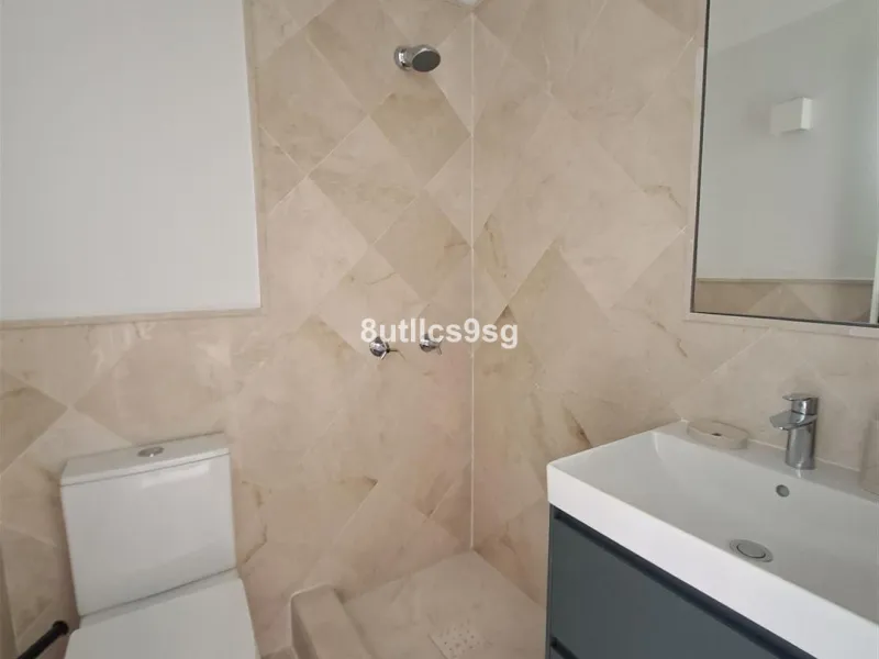 Apartment - Middle Floor Apartment в продаже в Marbella, Málaga. В доме 2 спален и 3 ванных комнат. Площадь дома 122 м²