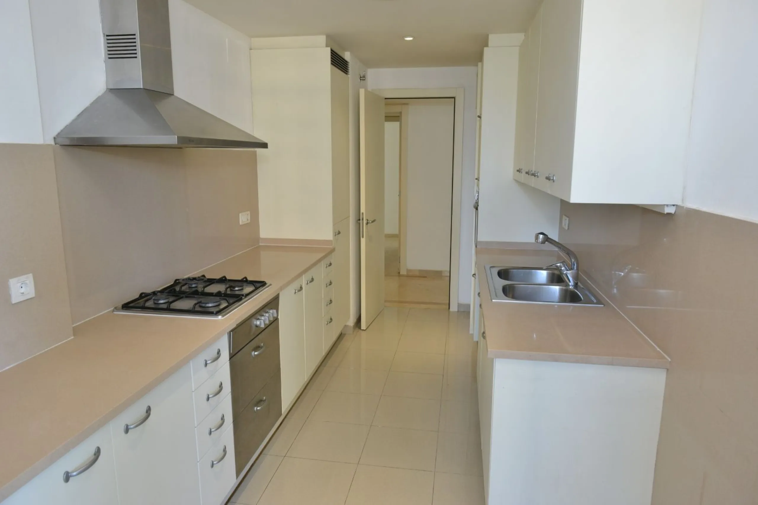 Spacious Apartment with Pool, Padel Courts and Garage in Diagonal Mar, Barcelona
