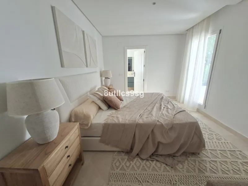 Apartment - Middle Floor Apartment в продаже в Marbella, Málaga. В доме 2 спален и 3 ванных комнат. Площадь дома 122 м²