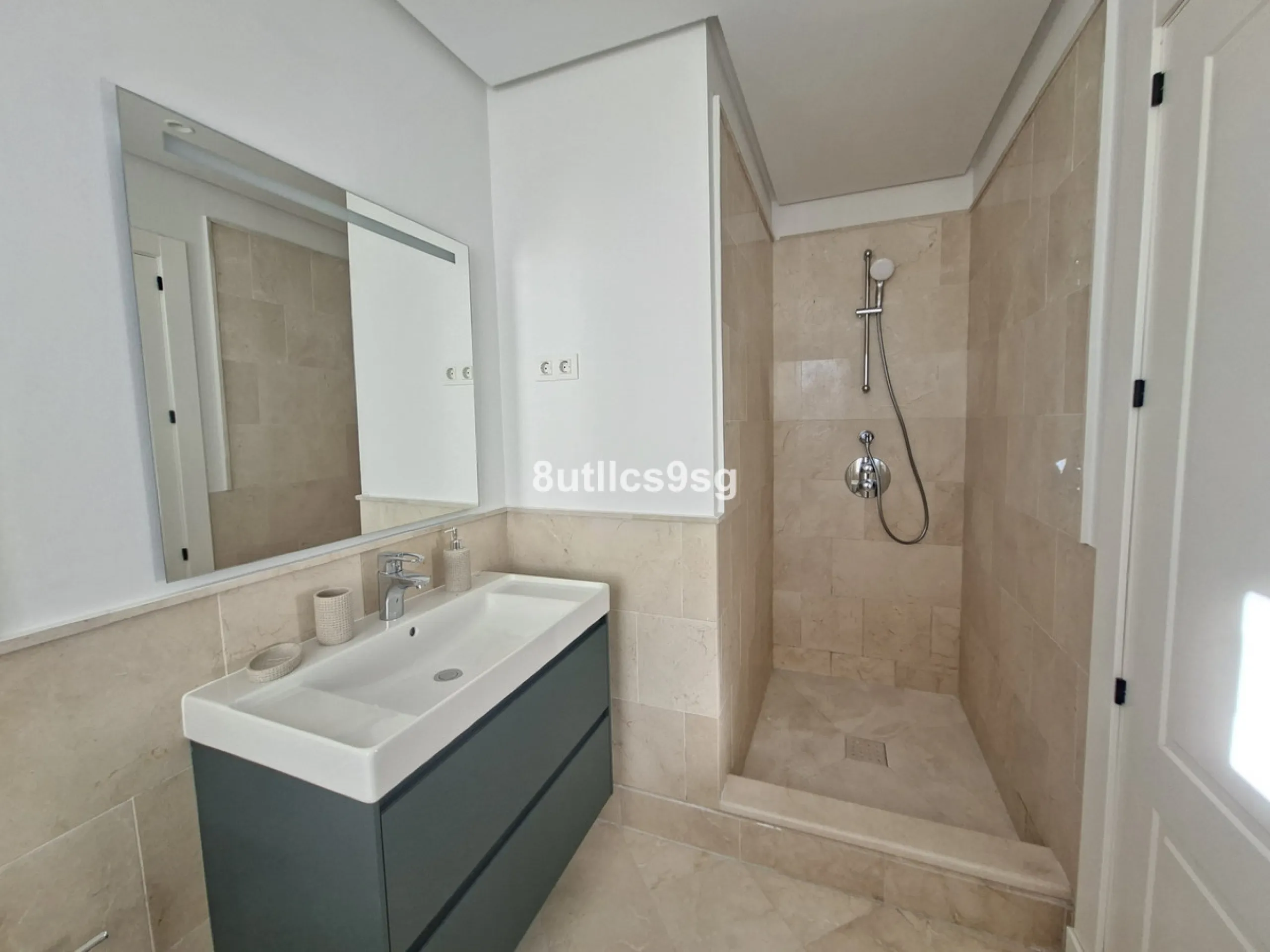 Apartment - Middle Floor Apartment в продаже в Marbella, Málaga. В доме 2 спален и 3 ванных комнат. Площадь дома 122 м²
