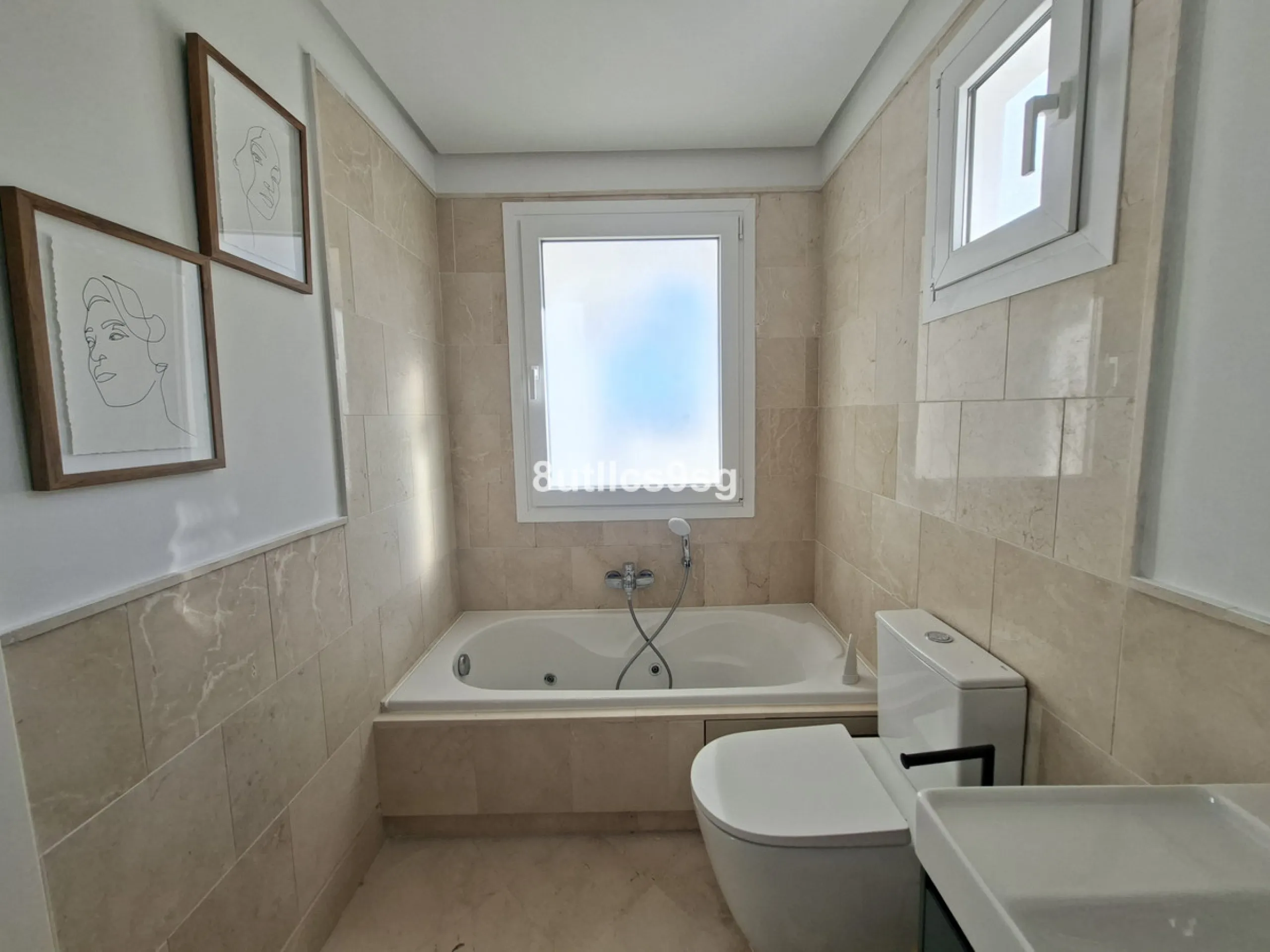 Apartment - Middle Floor Apartment в продаже в Marbella, Málaga. В доме 2 спален и 3 ванных комнат. Площадь дома 122 м²