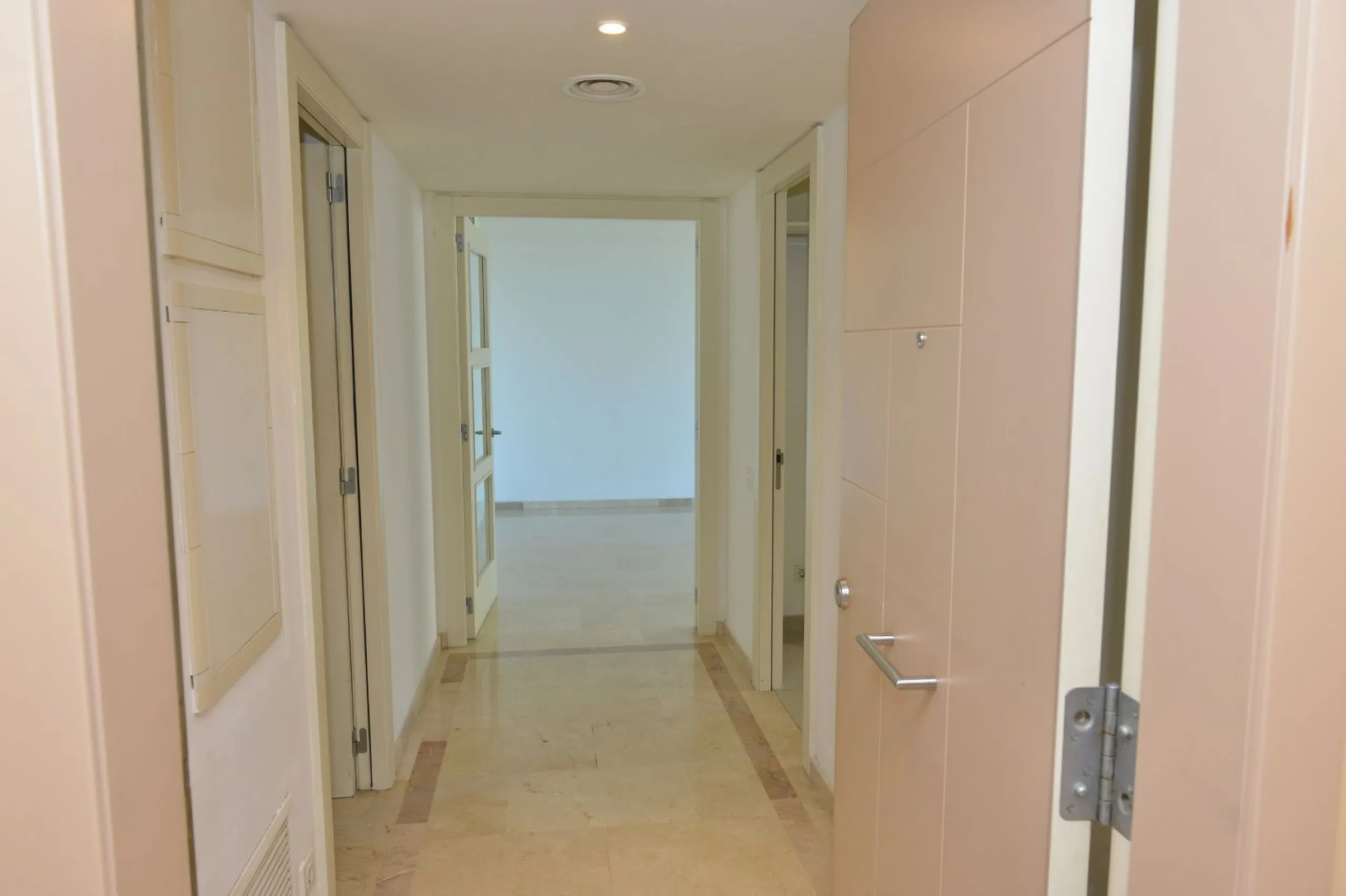Spacious Apartment with Pool, Padel Courts and Garage in Diagonal Mar, Barcelona