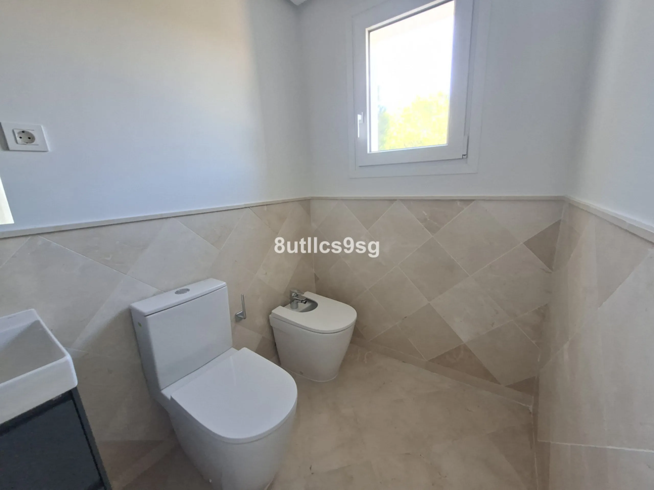 Apartment - Middle Floor Apartment в продаже в Marbella, Málaga. В доме 2 спален и 3 ванных комнат. Площадь дома 122 м²
