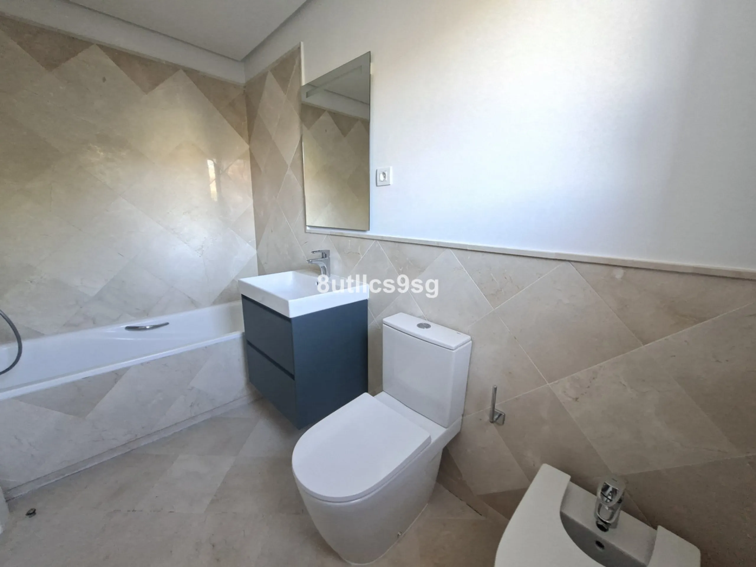 Apartment - Middle Floor Apartment в продаже в Marbella, Málaga. В доме 2 спален и 3 ванных комнат. Площадь дома 122 м²