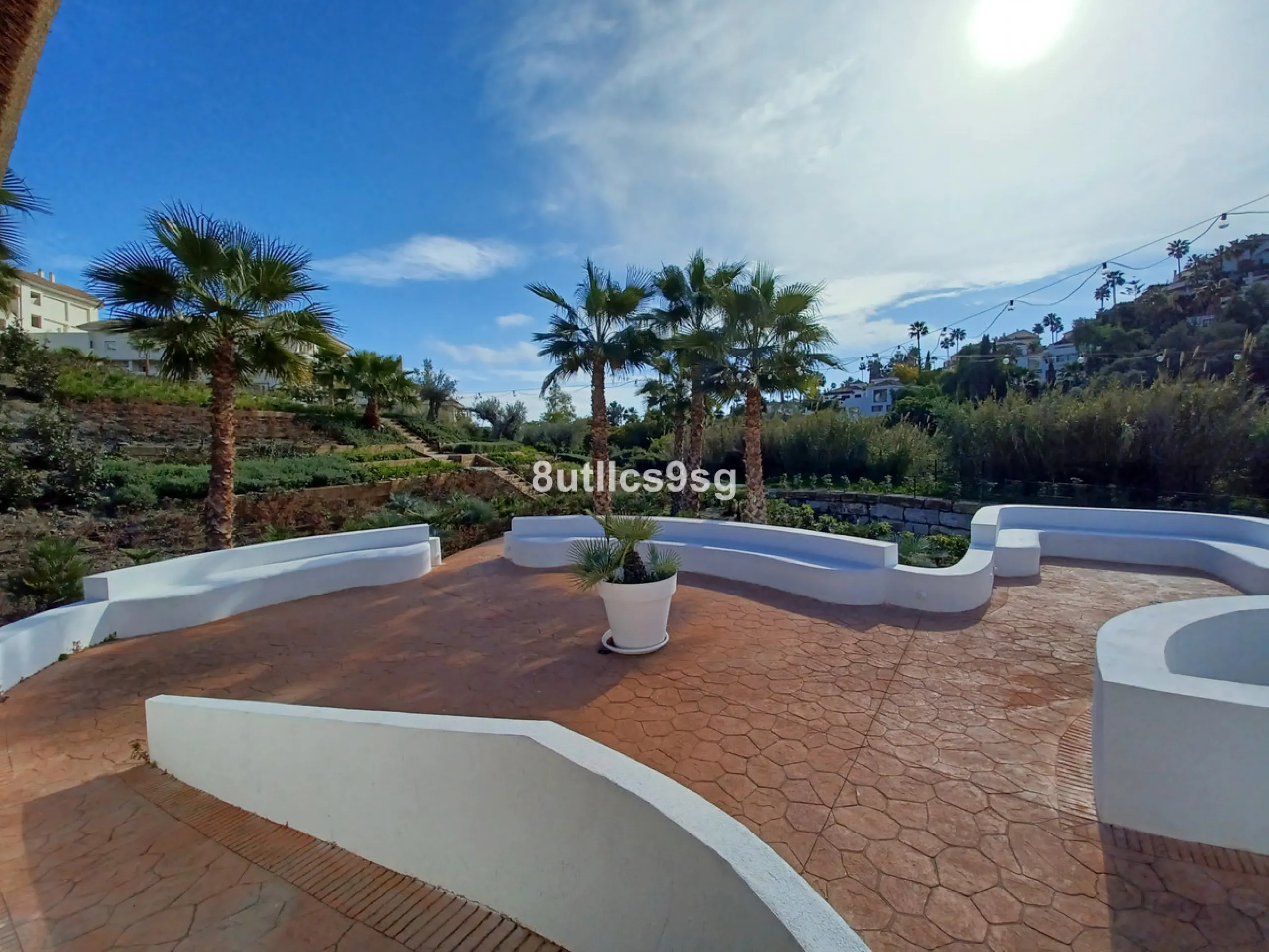 Apartment - Middle Floor Apartment в продаже в Marbella, Málaga. В доме 2 спален и 3 ванных комнат. Площадь дома 122 м²