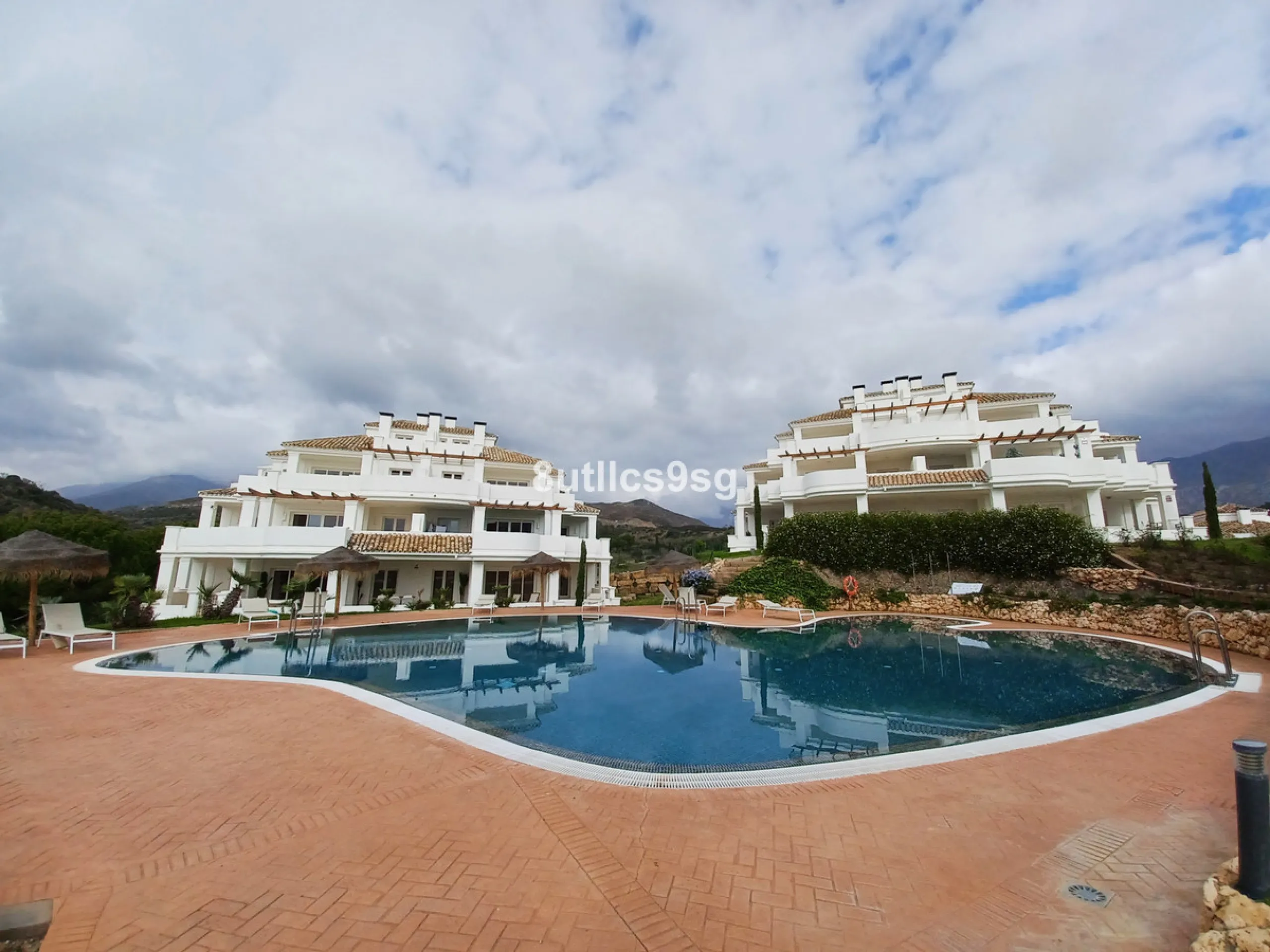 Apartment - Middle Floor Apartment в продаже в Marbella, Málaga. В доме 2 спален и 3 ванных комнат. Площадь дома 122 м²