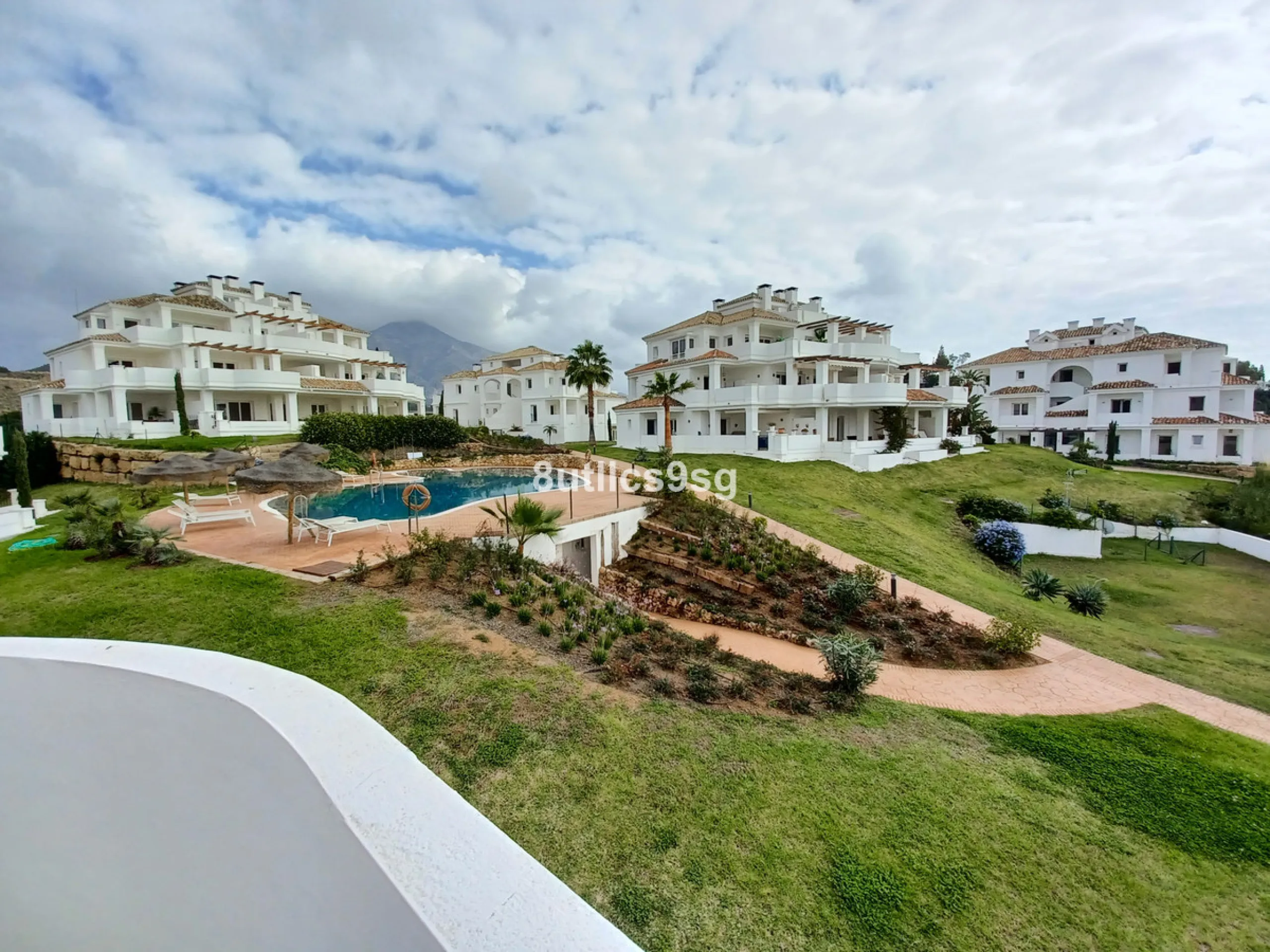 Apartment - Middle Floor Apartment в продаже в Marbella, Málaga. В доме 2 спален и 3 ванных комнат. Площадь дома 122 м²