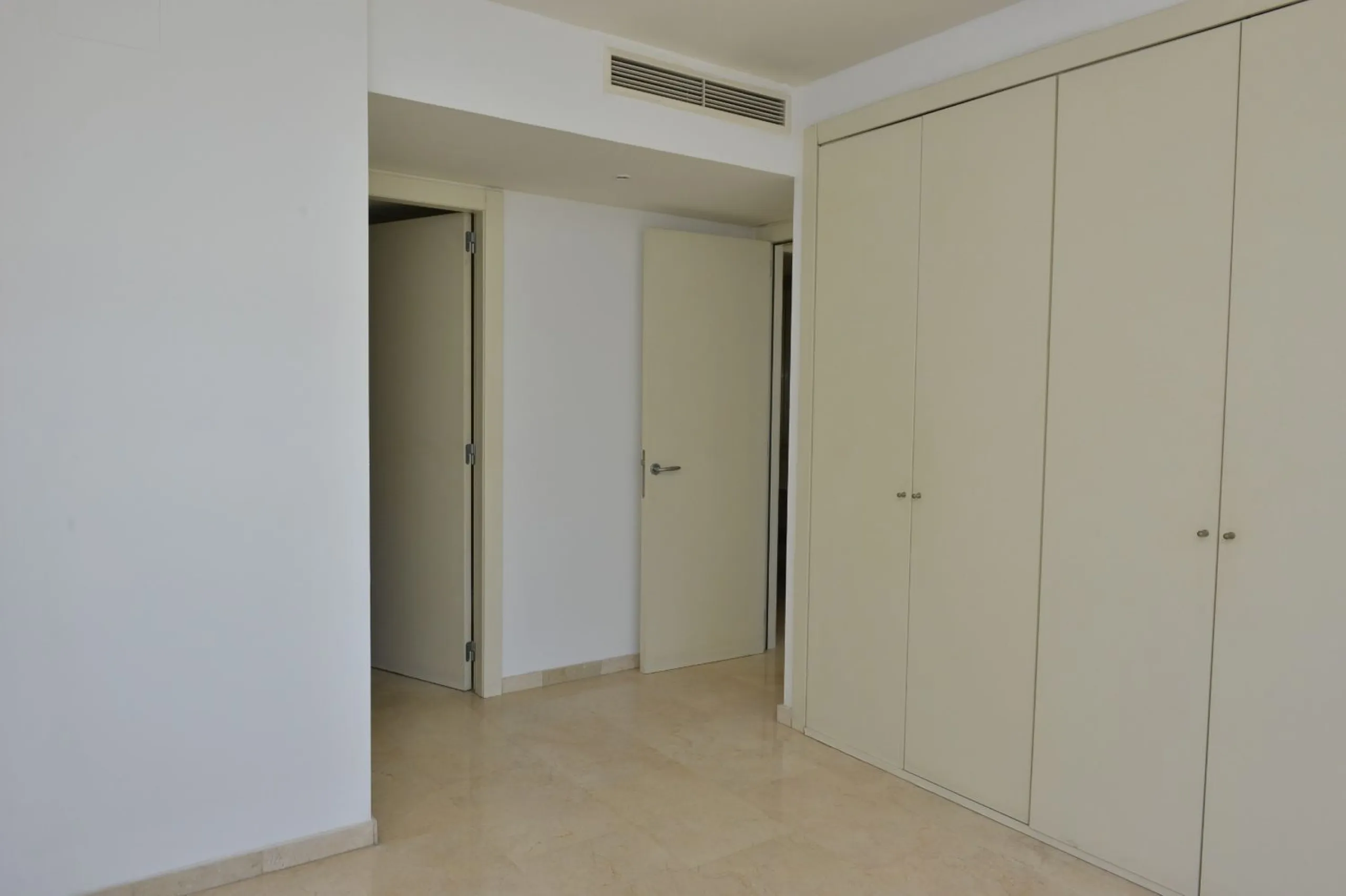 Spacious Apartment with Pool, Padel Courts and Garage in Diagonal Mar, Barcelona