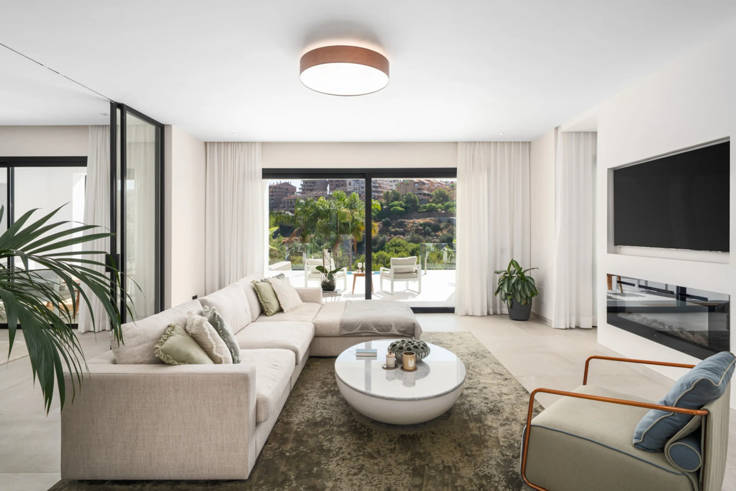 Positioned within the prestigious Santa Maria Golf urbanization in Elviria, Villa Andrea is an extraordinary frontline golf villa for sale in Marbella offering contemporary luxury, seamless design, and a highly desirable setting. Built in 2021 on a genero