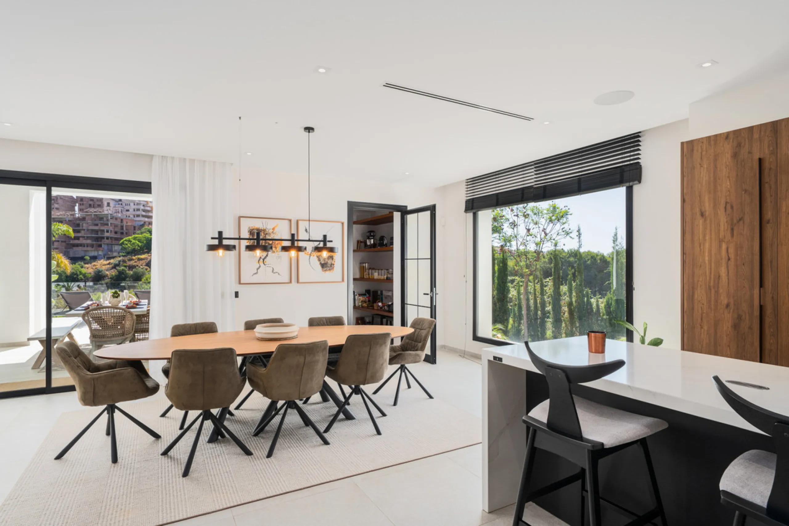Positioned within the prestigious Santa Maria Golf urbanization in Elviria, Villa Andrea is an extraordinary frontline golf villa for sale in Marbella offering contemporary luxury, seamless design, and a highly desirable setting. Built in 2021 on a genero