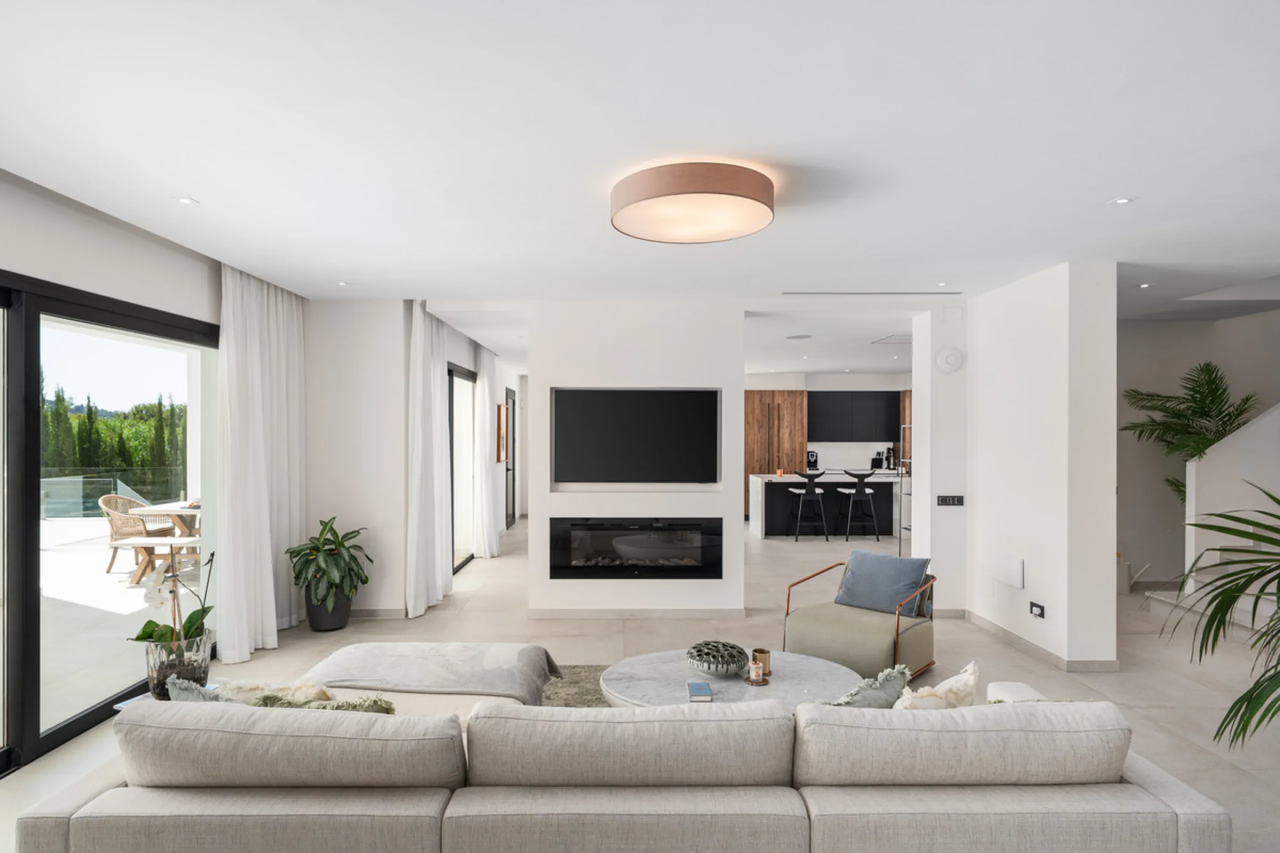 Positioned within the prestigious Santa Maria Golf urbanization in Elviria, Villa Andrea is an extraordinary frontline golf villa for sale in Marbella offering contemporary luxury, seamless design, and a highly desirable setting. Built in 2021 on a genero