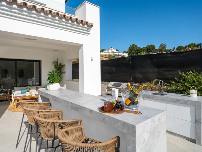 Positioned within the prestigious Santa Maria Golf urbanization in Elviria, Villa Andrea is an extraordinary frontline golf villa for sale in Marbella offering contemporary luxury, seamless design, and a highly desirable setting. Built in 2021 on a genero