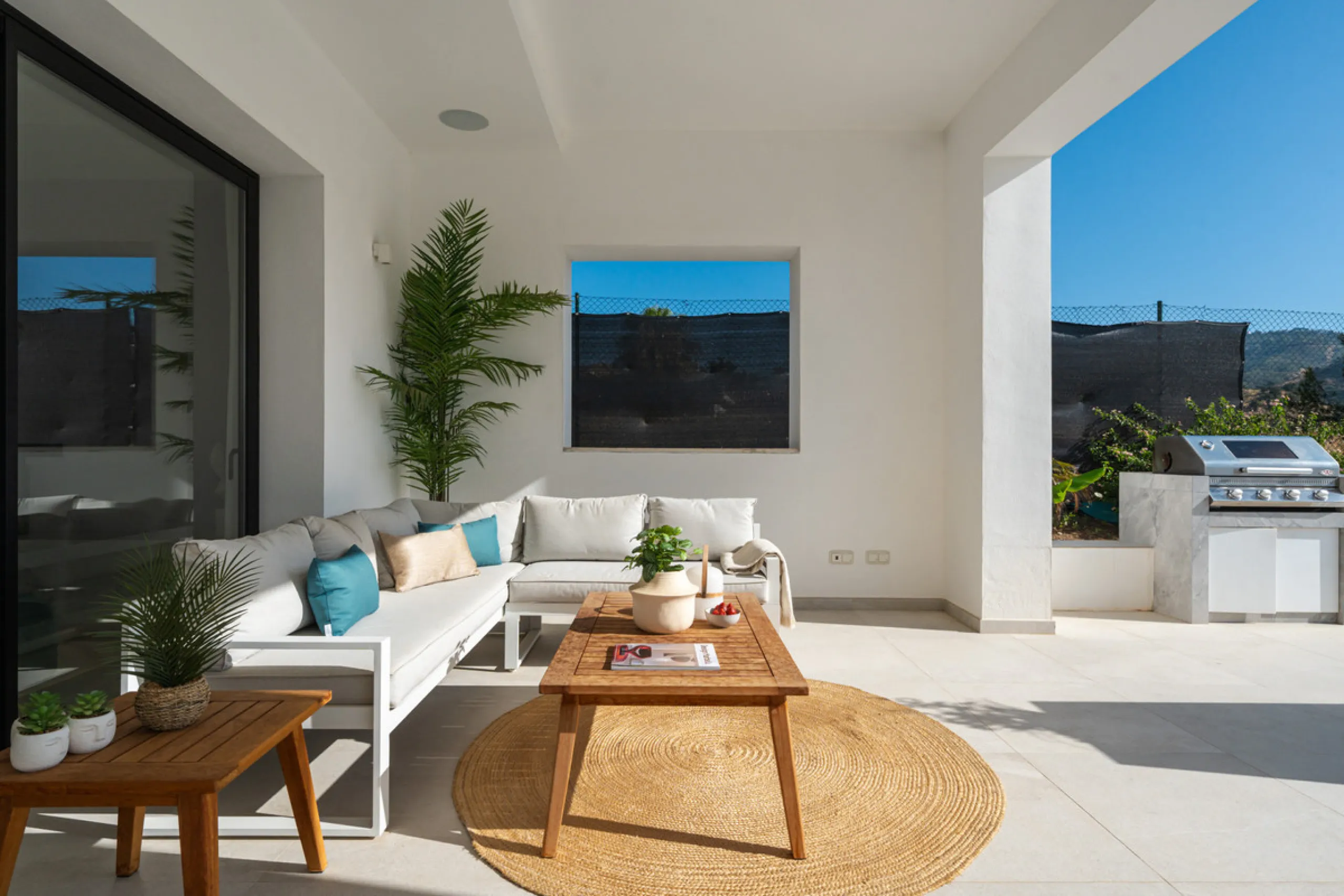 Positioned within the prestigious Santa Maria Golf urbanization in Elviria, Villa Andrea is an extraordinary frontline golf villa for sale in Marbella offering contemporary luxury, seamless design, and a highly desirable setting. Built in 2021 on a genero