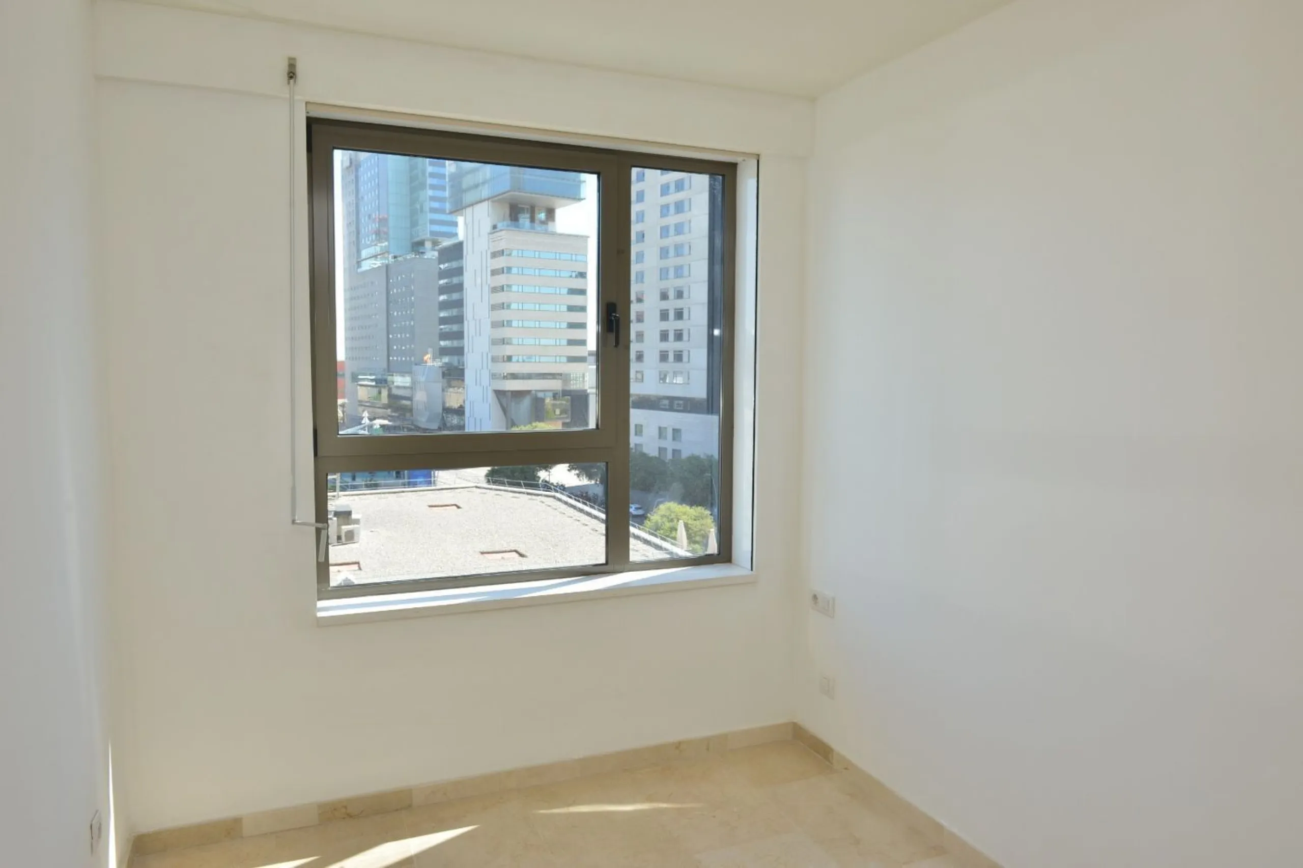 Spacious Apartment with Pool, Padel Courts and Garage in Diagonal Mar, Barcelona