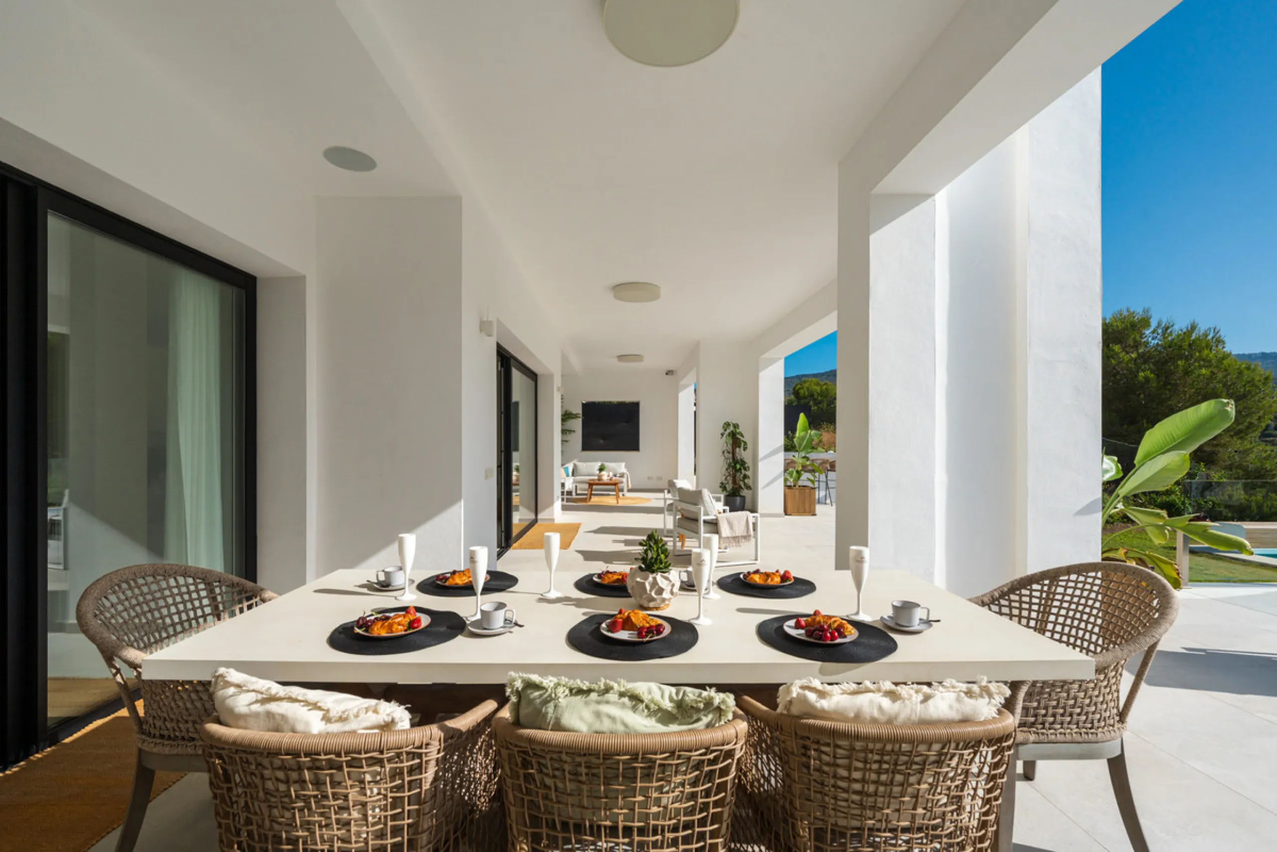 Positioned within the prestigious Santa Maria Golf urbanization in Elviria, Villa Andrea is an extraordinary frontline golf villa for sale in Marbella offering contemporary luxury, seamless design, and a highly desirable setting. Built in 2021 on a genero