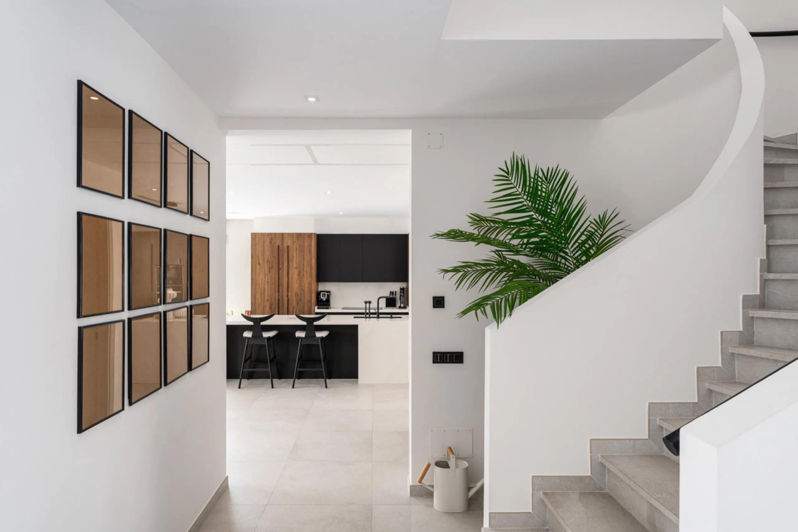 Positioned within the prestigious Santa Maria Golf urbanization in Elviria, Villa Andrea is an extraordinary frontline golf villa for sale in Marbella offering contemporary luxury, seamless design, and a highly desirable setting. Built in 2021 on a genero