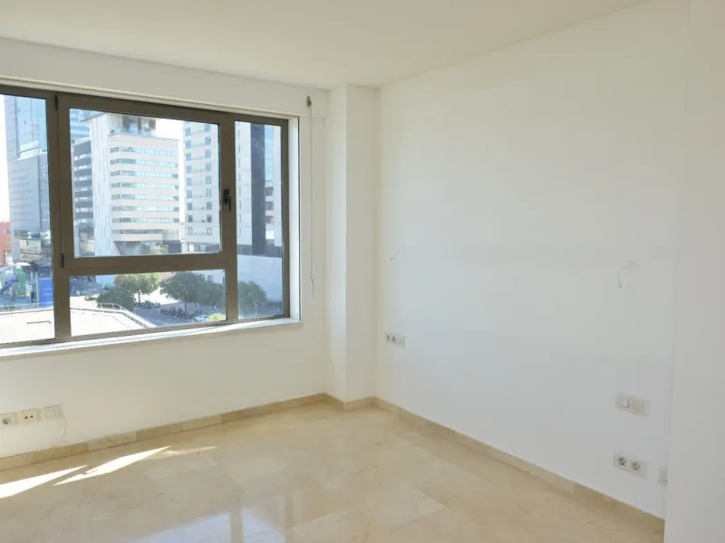 Spacious Apartment with Pool, Padel Courts and Garage in Diagonal Mar, Barcelona