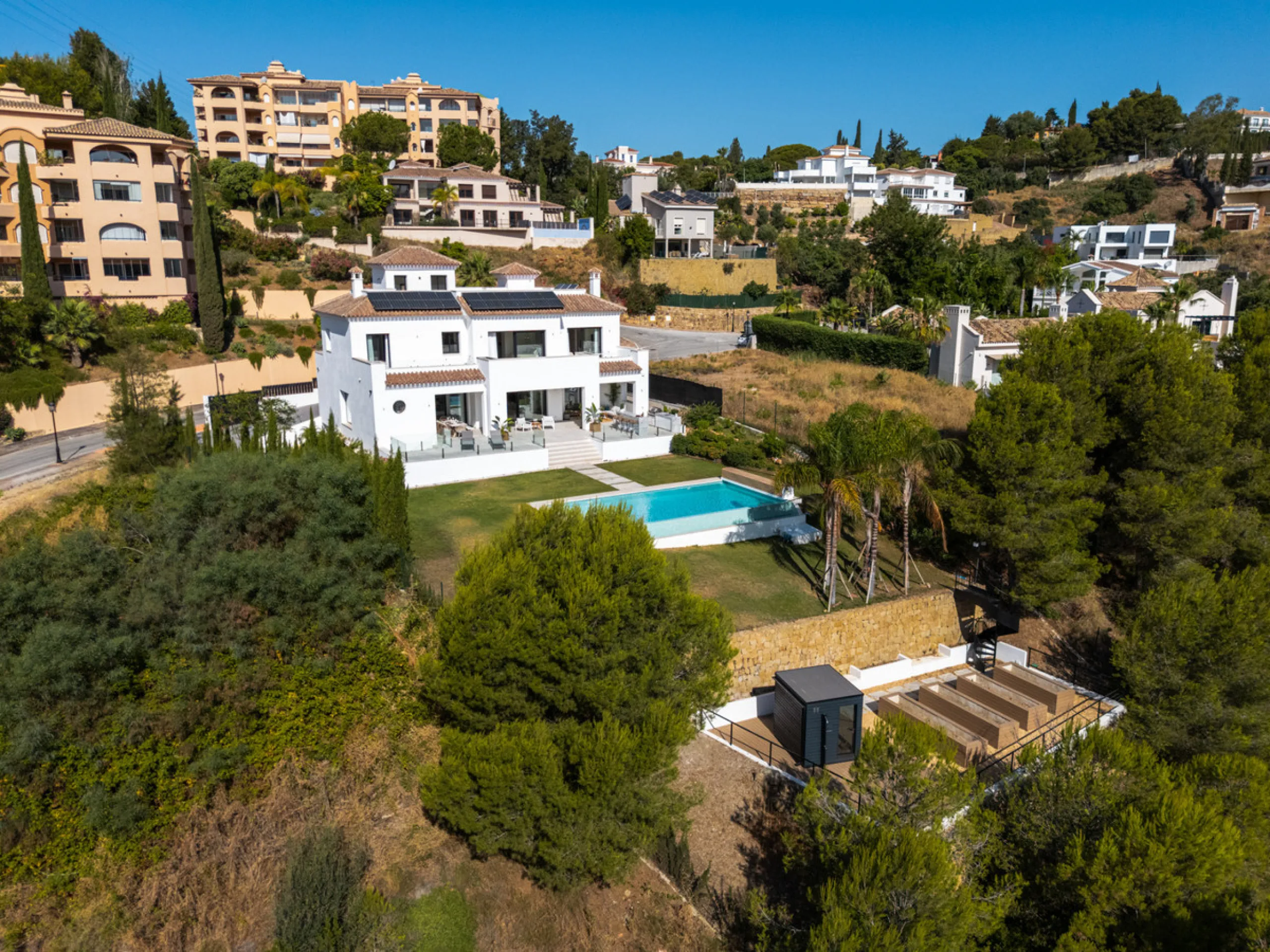 Positioned within the prestigious Santa Maria Golf urbanization in Elviria, Villa Andrea is an extraordinary frontline golf villa for sale in Marbella offering contemporary luxury, seamless design, and a highly desirable setting. Built in 2021 on a genero