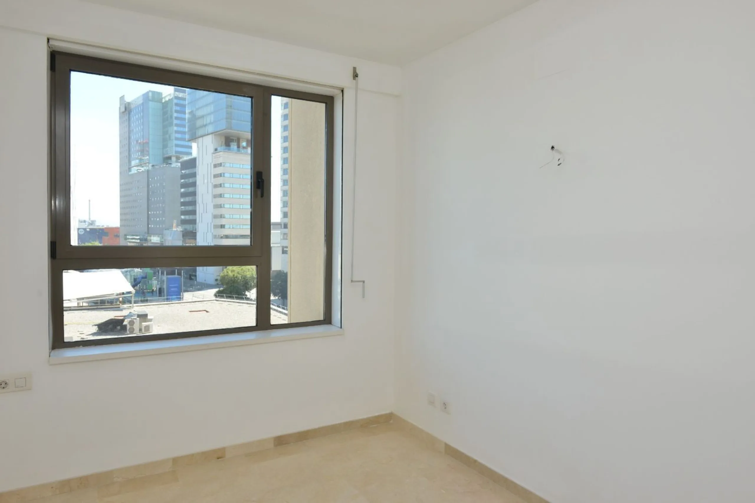 Spacious Apartment with Pool, Padel Courts and Garage in Diagonal Mar, Barcelona