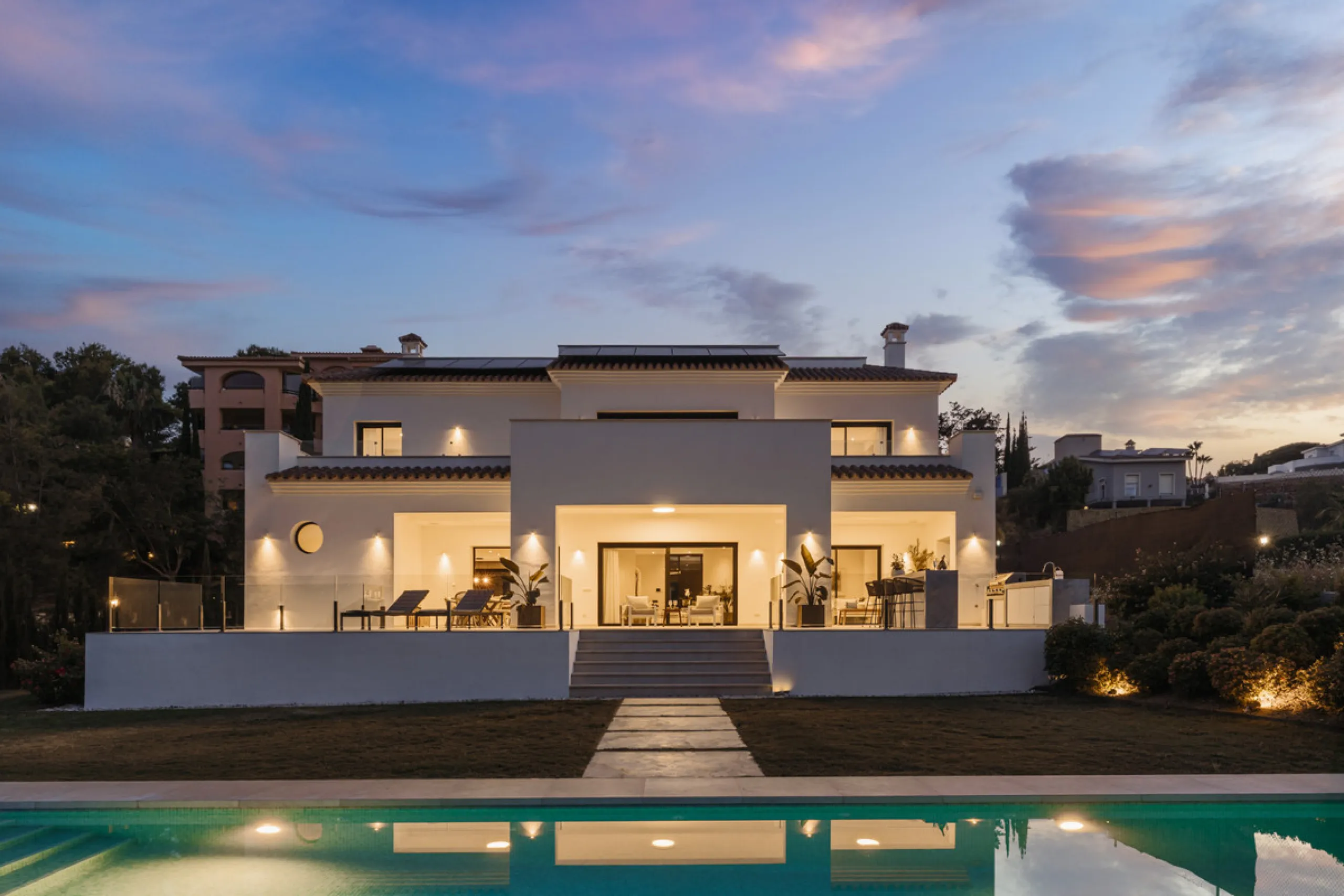 Positioned within the prestigious Santa Maria Golf urbanization in Elviria, Villa Andrea is an extraordinary frontline golf villa for sale in Marbella offering contemporary luxury, seamless design, and a highly desirable setting. Built in 2021 on a genero