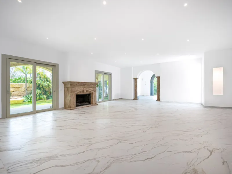 Villa Roma is a stunning four-bedroom, four-bathroom home in the exclusive beachside area of Los Monteros, Marbella East. Just a short walk from the beach, this elegant villa sits on a 933m² plot and combines classic European design with modern coastal co