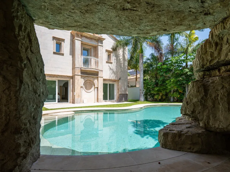 Villa Roma is a stunning four-bedroom, four-bathroom home in the exclusive beachside area of Los Monteros, Marbella East. Just a short walk from the beach, this elegant villa sits on a 933m² plot and combines classic European design with modern coastal co