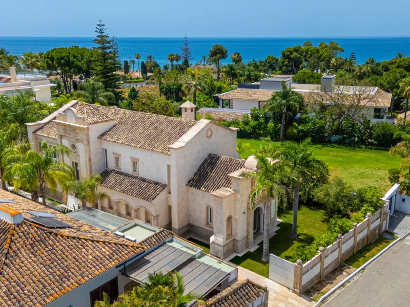 Villa Roma is a stunning four-bedroom, four-bathroom home in the exclusive beachside area of Los Monteros, Marbella East. Just a short walk from the beach, this elegant villa sits on a 933m² plot and combines classic European design with modern coastal co