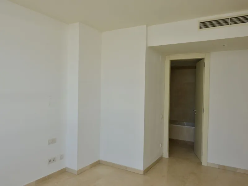 Spacious Apartment with Pool, Padel Courts and Garage in Diagonal Mar, Barcelona