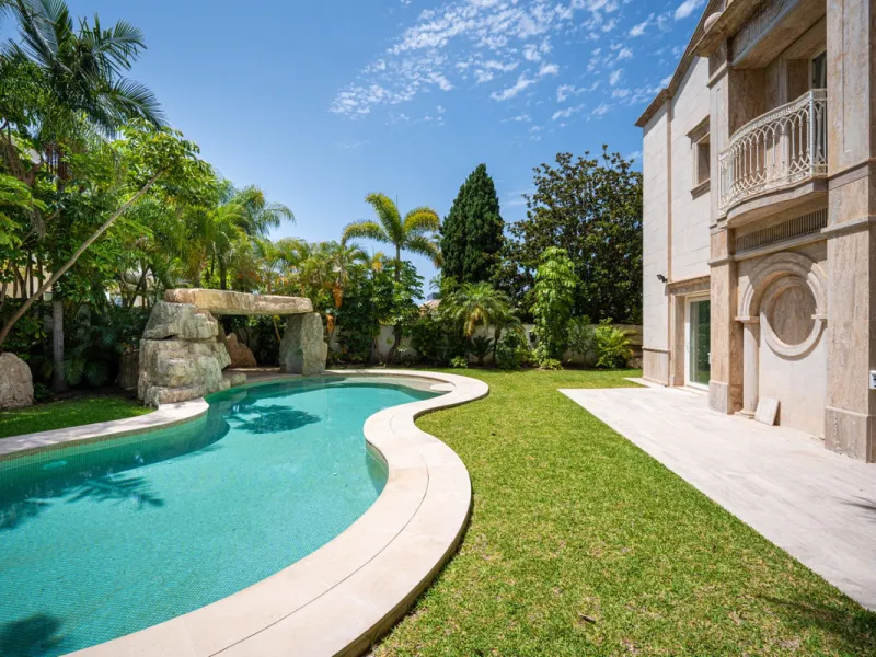 Villa Roma is a stunning four-bedroom, four-bathroom home in the exclusive beachside area of Los Monteros, Marbella East. Just a short walk from the beach, this elegant villa sits on a 933m² plot and combines classic European design with modern coastal co