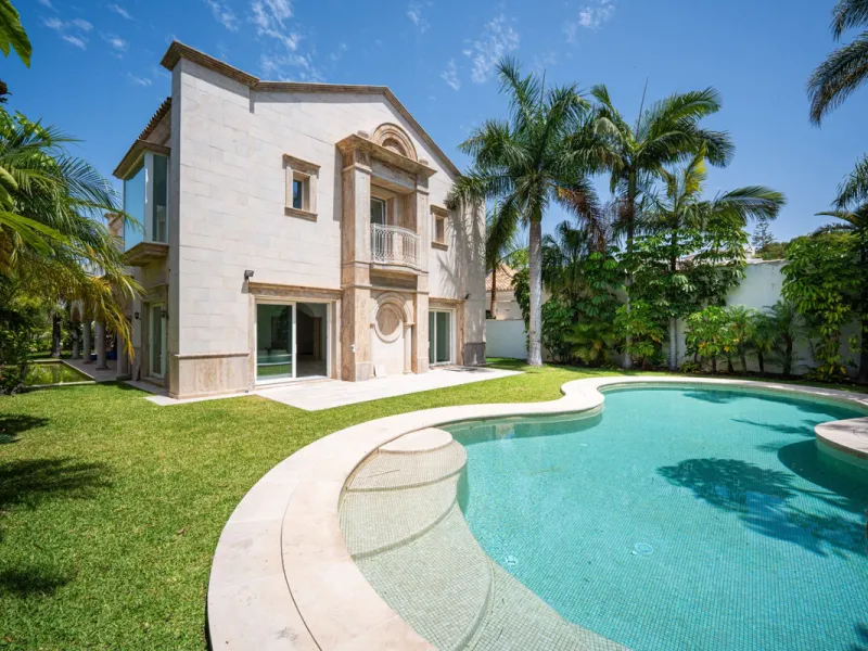 Villa Roma is a stunning four-bedroom, four-bathroom home in the exclusive beachside area of Los Monteros, Marbella East. Just a short walk from the beach, this elegant villa sits on a 933m² plot and combines classic European design with modern coastal co