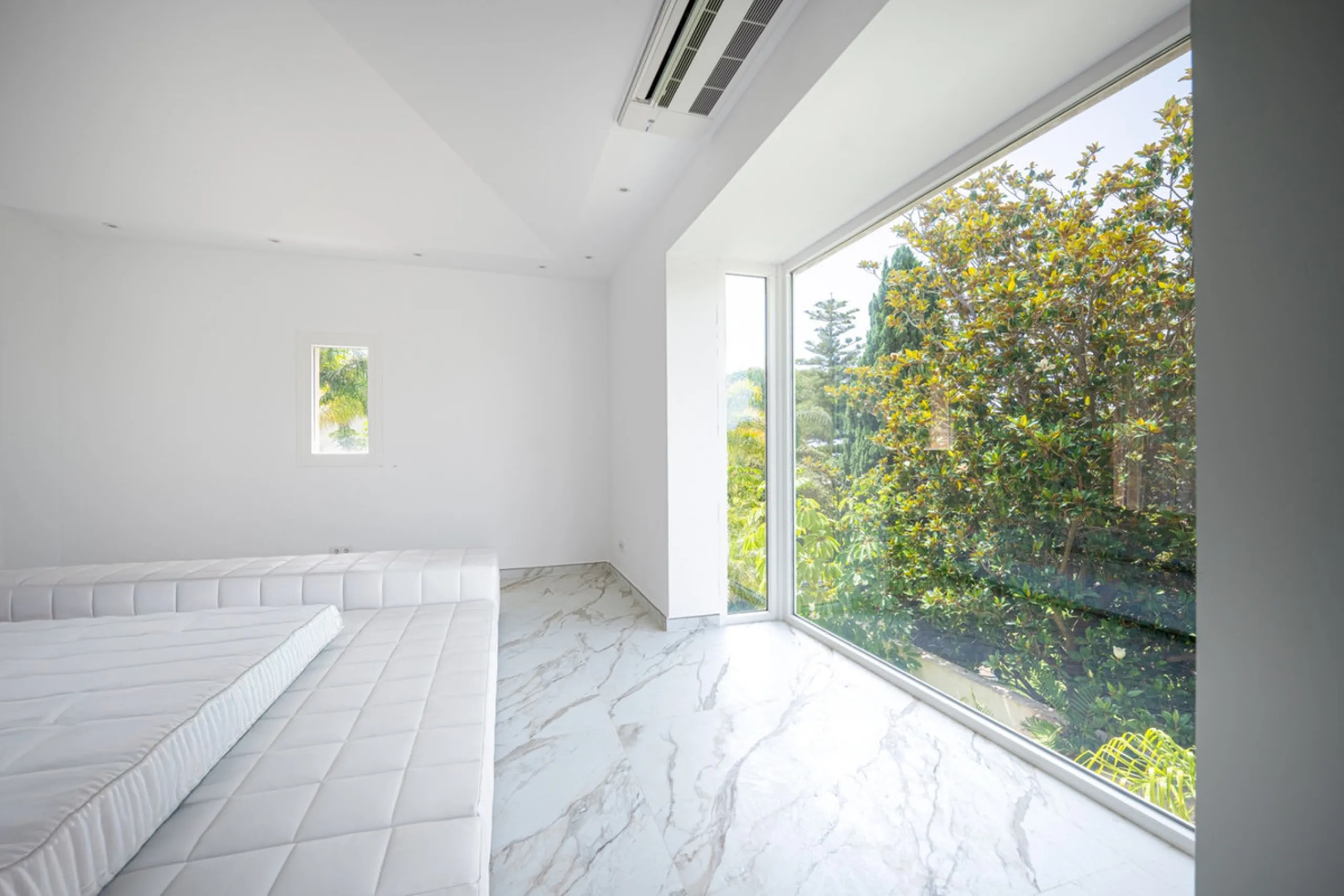 Villa Roma is a stunning four-bedroom, four-bathroom home in the exclusive beachside area of Los Monteros, Marbella East. Just a short walk from the beach, this elegant villa sits on a 933m² plot and combines classic European design with modern coastal co