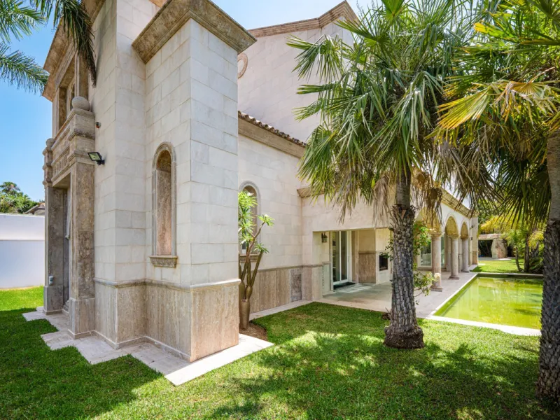Villa Roma is a stunning four-bedroom, four-bathroom home in the exclusive beachside area of Los Monteros, Marbella East. Just a short walk from the beach, this elegant villa sits on a 933m² plot and combines classic European design with modern coastal co
