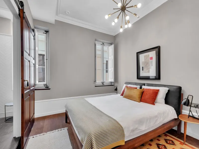 Renovierte Wohnung mit Galerie und hohen Decken nahe dem Triumphbogen, Barcelona
